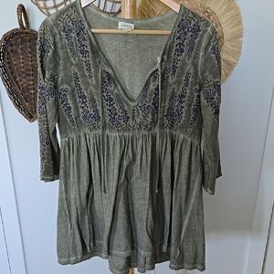 Anthropologie Meadow Rue Oversized Peasant Top, Olive Green, Purple Embroidery